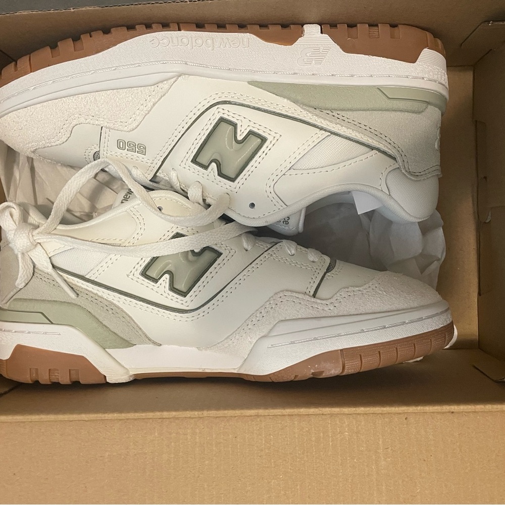 New Balance White & Green 550 Sneaker Box (Youth Size)